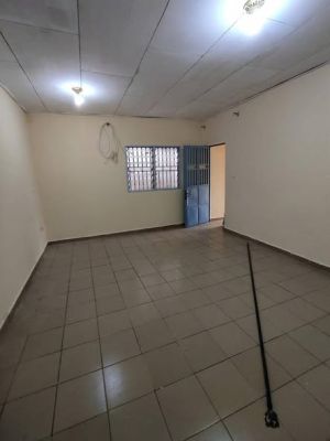 Appartement moderne à louer cuisine aménagée et barrière sécurisée