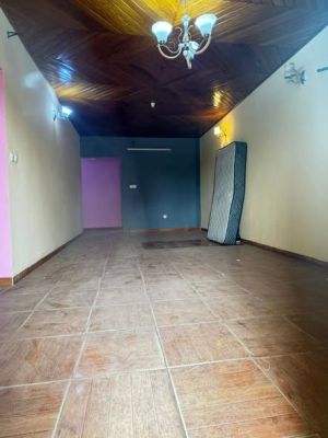 Appartement moderne à louer à pk12, à 100m goudron