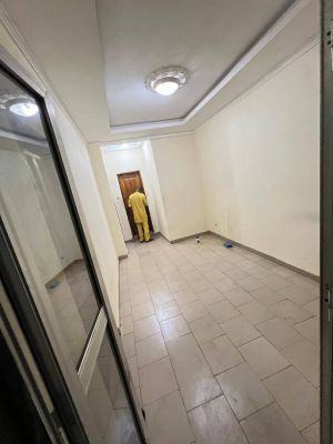 Nous vous proposons 1 #appartement à yattaya au 2eme étage dans une cour fermée accès hyper facile