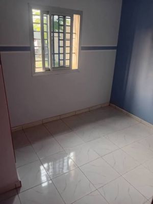 OPPORTUNITÉ À SAISIR – APPARTEMENT MODERNE À LOUER À DOUALA  pk13 entrée face supermarchés spar - Image 3