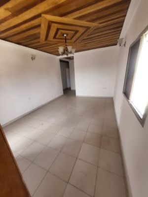 Appartement nouvellement construit groupe électrogène forage lumière prépayée