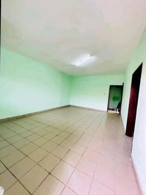 Vaste appartement moderne a mendong gendarmerie.