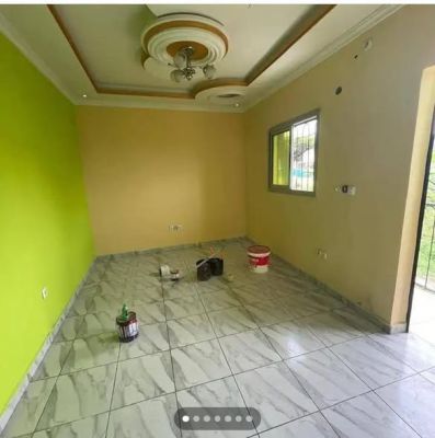 Studio moderne à louer à ndongbong sur le goudron 80 mille