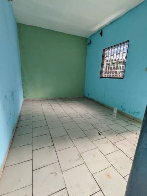 Voici un studio a louer a kotto constituer de