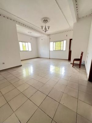 Appartement moderne au 1er niveau à logpom à 200m du goudron