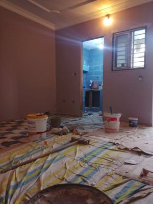 Studio moderne haut standing nouvellement construit nyalla nkolbong sur le boulevard qui mène vers le stade japoma