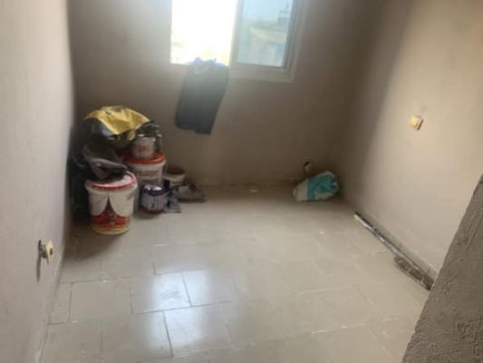 Chambre moderne logbessou bao en bordure de route 25mil 10mois ou 20 mil un an possible de négocier avec le bailleur