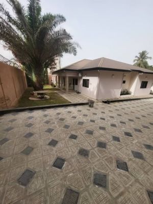 Villa à louer dans le quartier résidentiel de kipé très accessible
