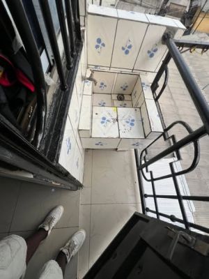 Studio modern propre pour intègre maintenant disponible a logpom gabon bar