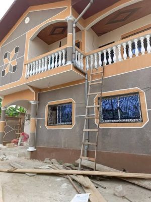 Très grand et joli appartement haut standing a louer dans un immeuble derrière l'entrée lycée village