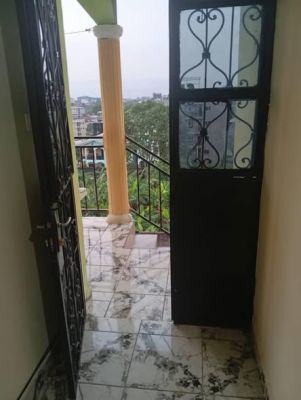 Studio moderne à yassa ! sur l'axe yassa nkolbong) 60mile 8mois