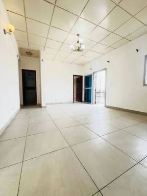 Appartement moderne au 3e niveau à logpom gabon bar à 150 frs du goudron
