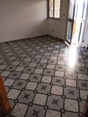 Jolie appartement staffé deux chambres avec placards deux douches avec un grand salon cuisine dans la barrière à 8500...