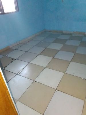Très vaste et jolie studio moderne cadre très sécurisé a l'immeuble avec forage disponible a ndogbassi derrière le co...