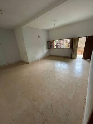 Appartement avec 3 chambres a louer avec placards