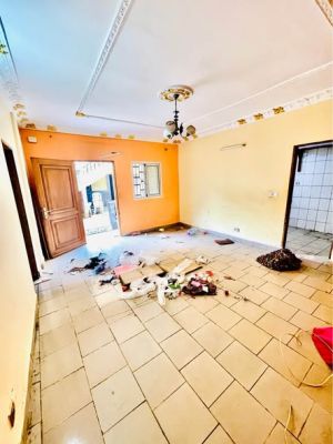 Appartement moderne à biyem assi non loin de route