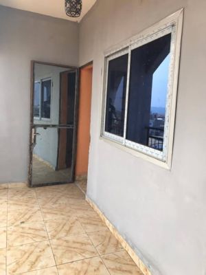 Vaste appartement moderne a louer a obili