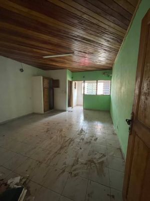 Vaste chambre moderne à louer à ndogbong