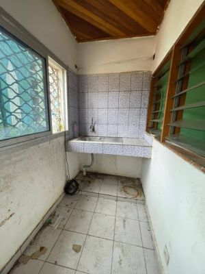 Vaste chambre moderne à louer à Ndogbong - Image 4